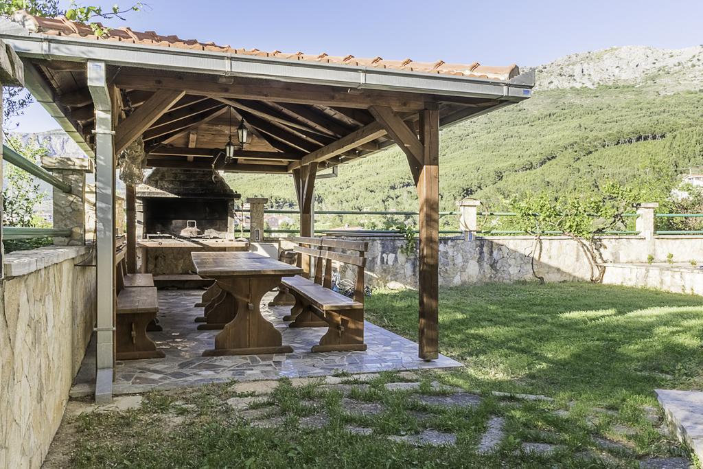 Holiday Home Luka Podstrana Bagian luar foto