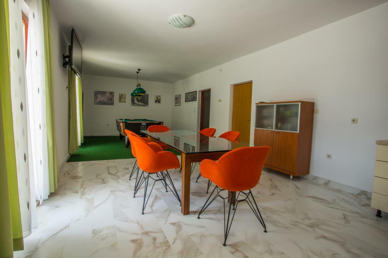 Holiday Home Luka Podstrana Bagian luar foto