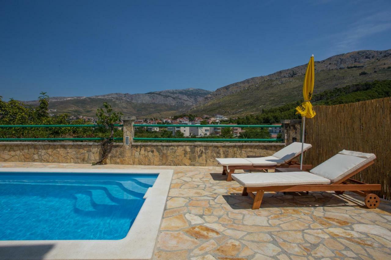 Holiday Home Luka Podstrana Bagian luar foto