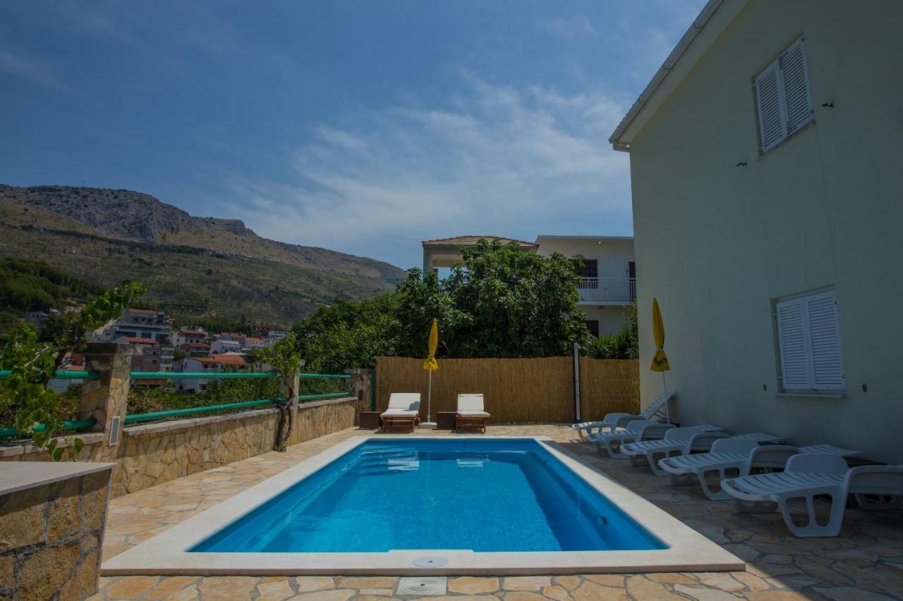 Holiday Home Luka Podstrana Bagian luar foto